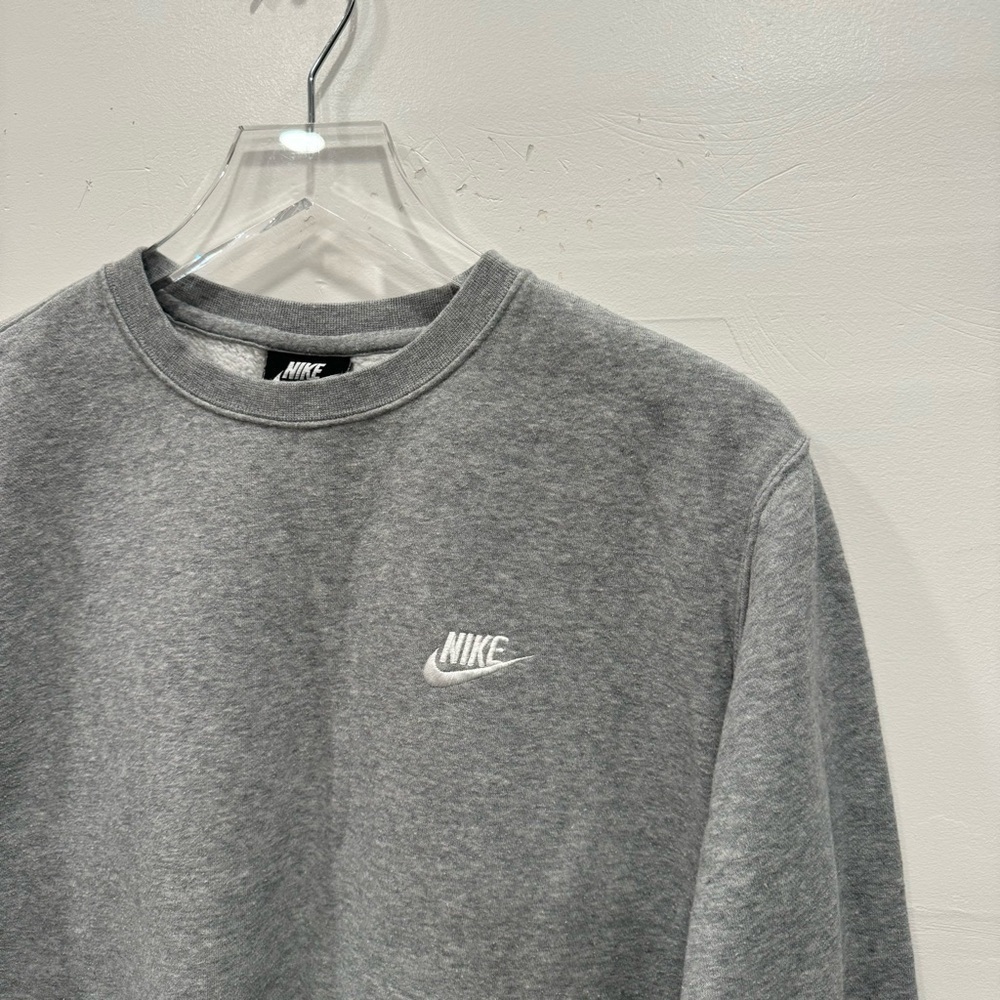 Nike Gray Long Sleeve Crop Sweatshirt Medium Athleisure *sleeve logo* - Picture 4 of 6